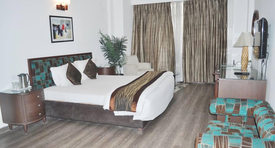 Jai Ma Inn Hotels, Katra 4
